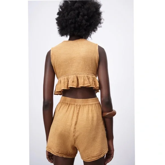 CO-ORD SET: RUFFLED COMFORT TOP + SHORTS